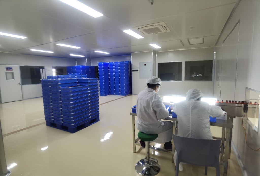 Quality assurance in clean-room production environment